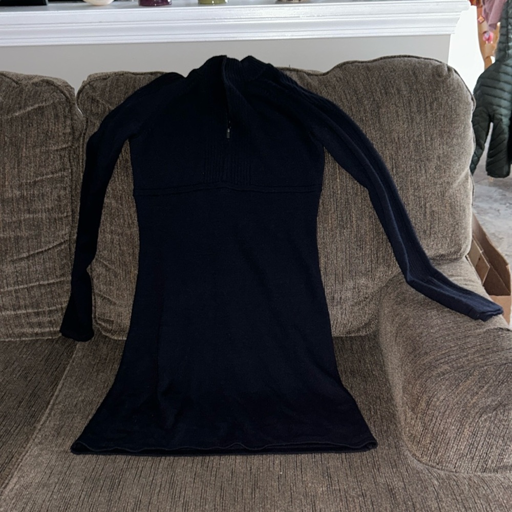 Cute little navy blue sweater dress by Athleta. Has thumb holes! Size xsmall